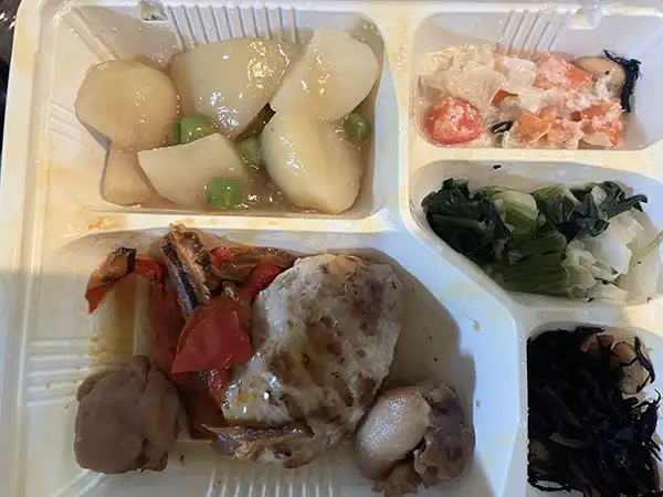 （３）鶏ももとつくねの炭火焼きセット