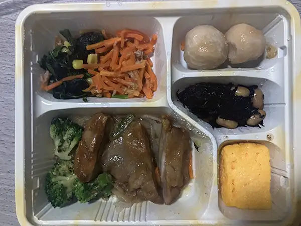 主菜：鶏肉の味噌焼き