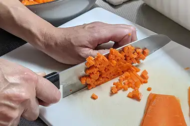 刻みや一口などおかずの大きさを調整してもらえる